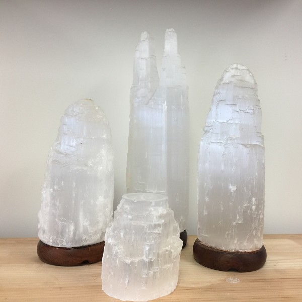 Selenite Lamp Small Pink (White crystal with pink bulb) 9"
